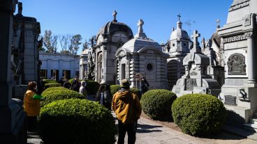 Volvieron este sábado las visitas diurnas al histórico cementerio El Salvador.
