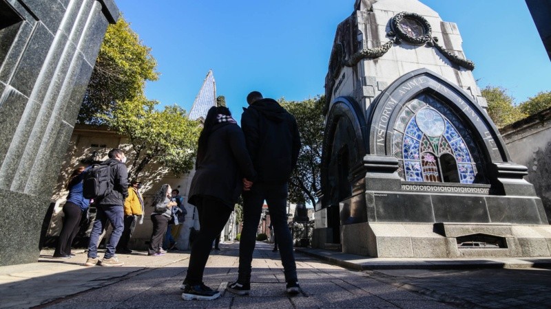 Volvieron este sábado las visitas diurnas al histórico cementerio El Salvador. 