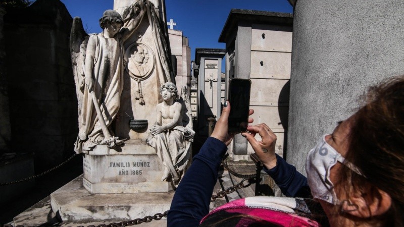 Volvieron este sábado las visitas diurnas al histórico cementerio El Salvador. 