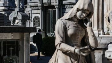 Volvieron este sábado las visitas diurnas al histórico cementerio El Salvador.