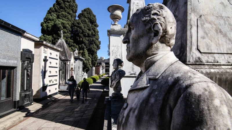 Volvieron este sábado las visitas diurnas al histórico cementerio El Salvador. 