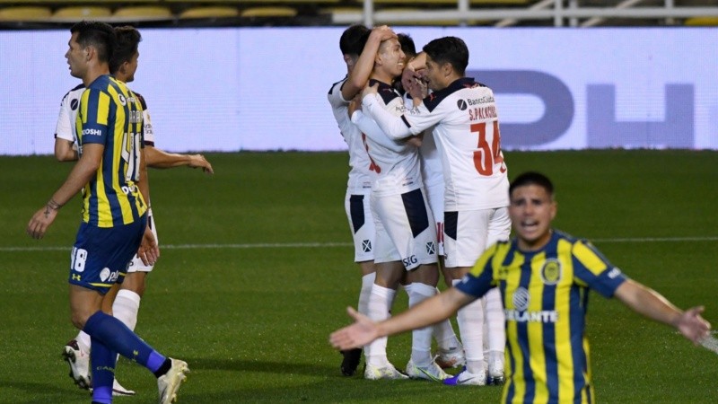 Romero puso el 1 a 0 tras buena jugada de Velasco.