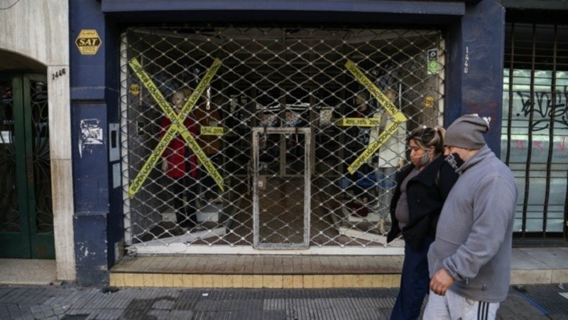 La cifra de contagios este lunes feriado es menor a la del mismo día de la semana pasada en Rosario.