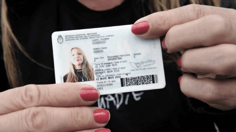 La provincia de Santa Fe, en aplicación del decreto 476/2021, anunció la incorporación en los Documentos Nacionales de Identidad (DNI) del sistema No Binario.