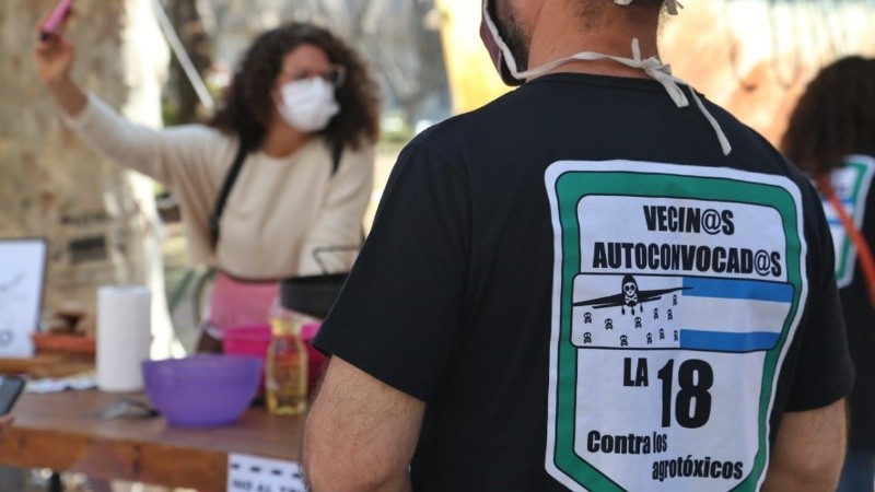 La feria y acto de reclamo se realizó este martes en la plaza San Martín.