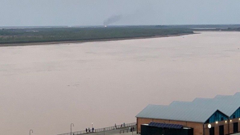 El fuego, otra vez visible desde la costa central.