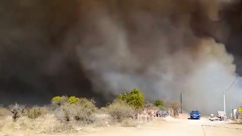 La prioridad es evitar que las llamas se acerquen a las zonas pobladas.