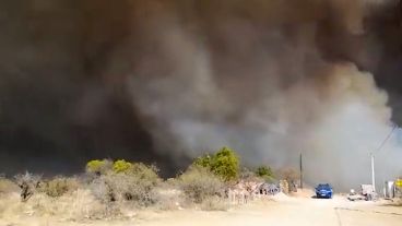 La prioridad es evitar que las llamas se acerquen a las zonas pobladas.