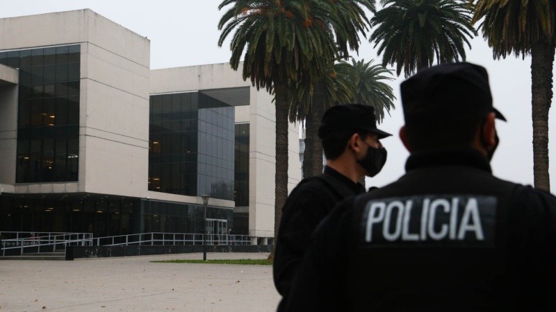 Balangione: “(El Centro de Justicia Penal) es un edificio expuesto vidriado, alejado”.