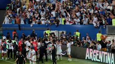 Algunos pocos afortunados hinchas argentinos pudieron estar presentes en la consagración en la Copa América.
