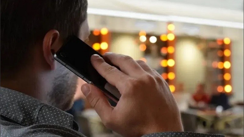 Los problemas con las líneas habrían comenzado alrededor del mediodía de este viernes.