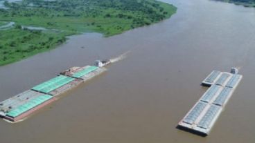 La hidrovía es la ruta de salida de la soja y de ingreso de los dólares