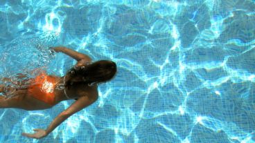 La gente ya empezó a averiguar cuánto sale un largo chapuzón en verano, cerca de Rosario.