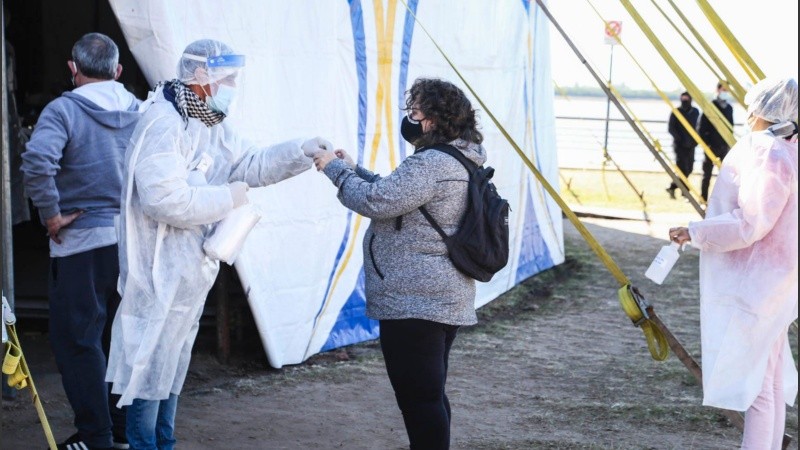Con respecto a la campaña de vacunación, ya hay 1.035.133 de personas con las dos dosis colocadas.