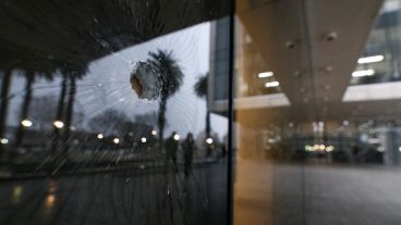 El inmueble cuenta con 14 mil metros cuadrados cubiertos y buena parte de su fachada es vidriada.