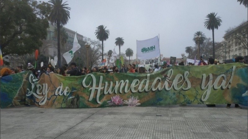 El Ciclo Humedales es organizado por la Biblioteca Argentina Dr. Juan Álvarez junto a la Universidad Nacional de Rosario.