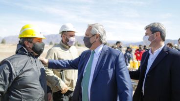 El presidente durante su recorrida por San Juan este lunes.