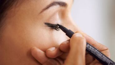 El uso correcto del delineador amplía y refresca la mirada