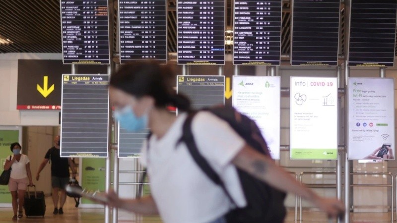 La normativa autoriza a pasajeros procedentes de Argentina, Brasil, Colombia y Bolivia.