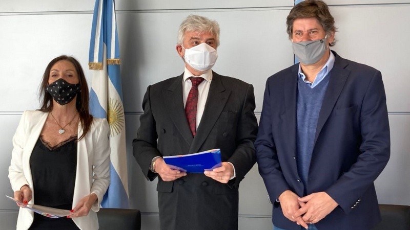 La rúbrica prevé garantizar las medidas de “control del peligro aviario y fauna” en la terminal rosarina. 