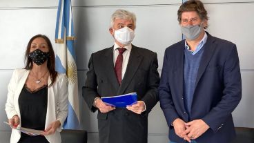 La rúbrica prevé garantizar las medidas de “control del peligro aviario y fauna” en la terminal rosarina.