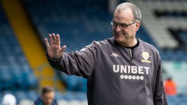 El Loco Bielsa dirigió a su equipo en la EFL en la victoria de este martes 2-0.