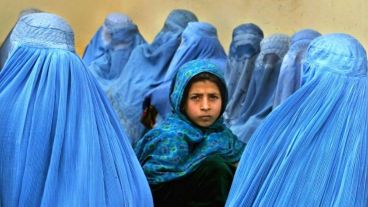 "Estamos profundamente preocupados por la situación en Afganistán y su impacto sobre las perspectivas de desarrollo del país, en particular para las mujeres", añadió el organismo.