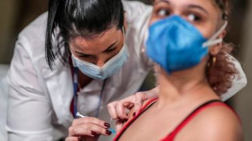 Brasil acumula 20,6 millones de casos confirmados.