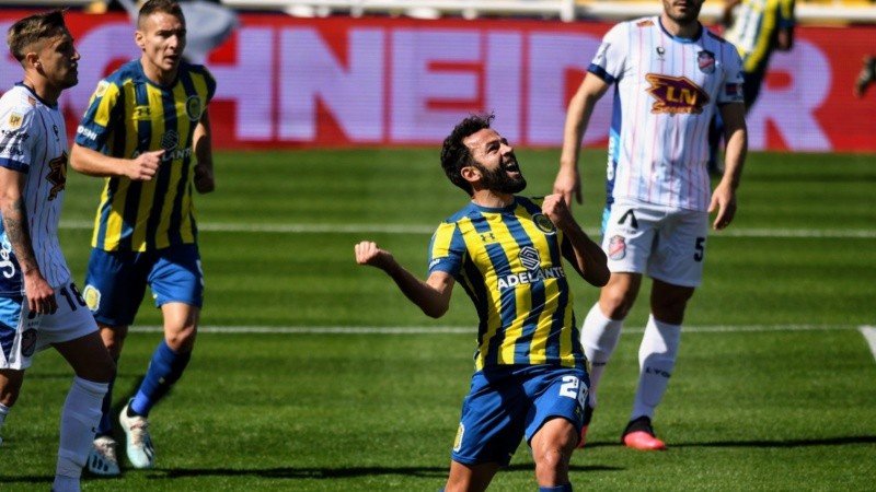 El delantero mendocino festejó a los 7, 10 y 32 minutos.