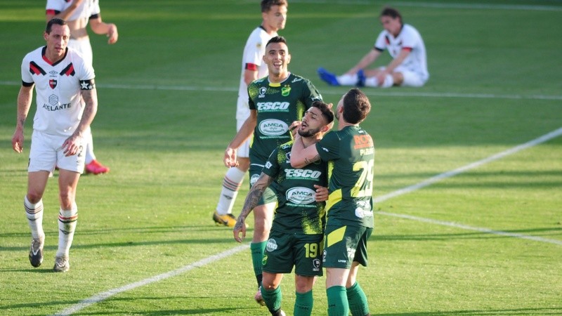 Gabriel Hachen no pudo celebrar su gol. Su pasado leproso no se lo permitió.