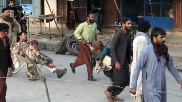 “No vayan al aeropuerto internacional Hamid Karzai de Kabul”, escribió el ministerio de Relaciones Exteriores en su página web.