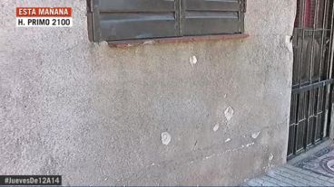 La casa fue blanco de un ataque feroz a balazos.