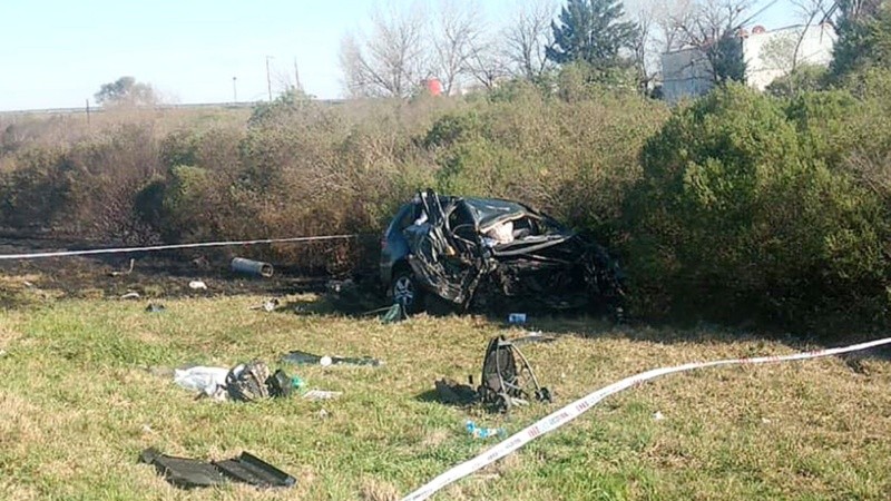 Una mujer y su bebé fallecieron un tremendo siniestro vial. 