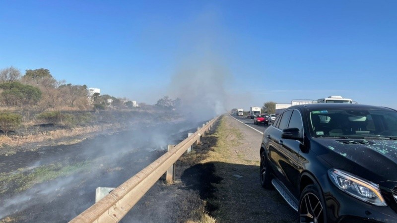 Escasa visibilidad y colisión múltiple en la autopista Rosario-Santa Fe. 