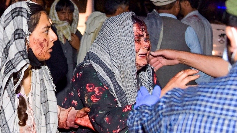 Varios países habían advertido más temprano de un atentado inminente durante las últimas horas de evacuaciones de personas que quieren salir de Afganistán por temor a los talibanes. 