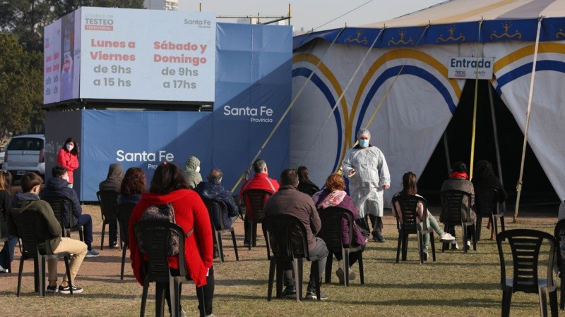 Los testeos continuaban este viernes en la ciudad.