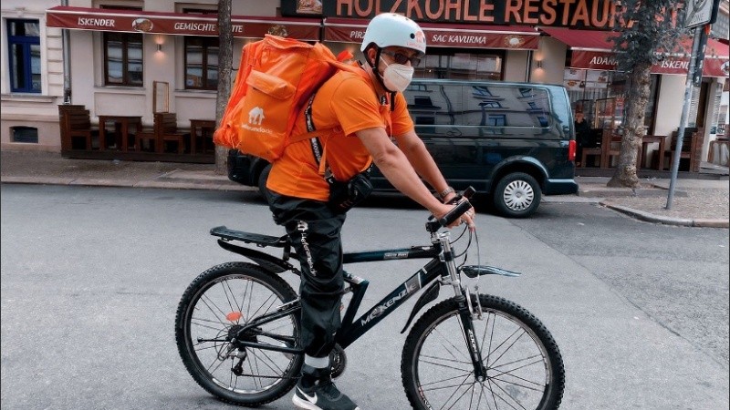 El exfuncionario se habría quedado sin dinero y estaría trabajando con la empresa alemana Livrando.