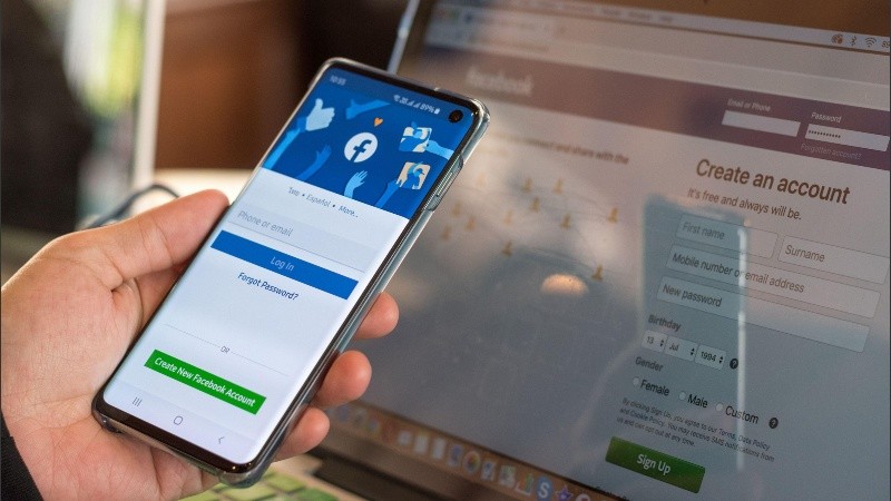 La principal sospecha de la mujer es que llegaron a sus redes por intermedio de su cuenta en Hotmail.