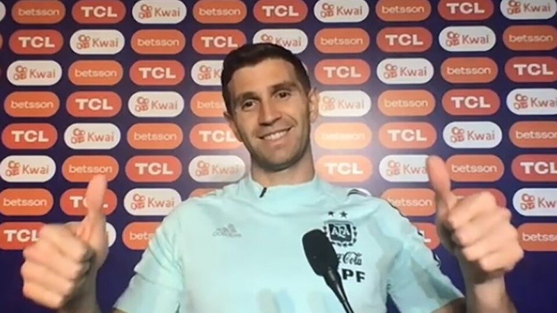 El arquero de la Selección publicó un tuit confirmando su participación en Eliminatorias.