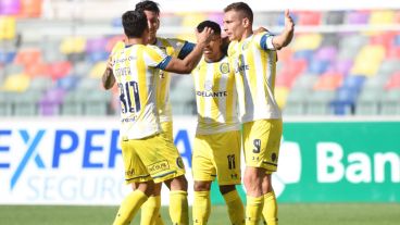 El canalla festeja la victoria finall ante los santiagueños