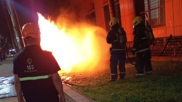 Una llamarada producto del escape que habrían originado delincuentes.