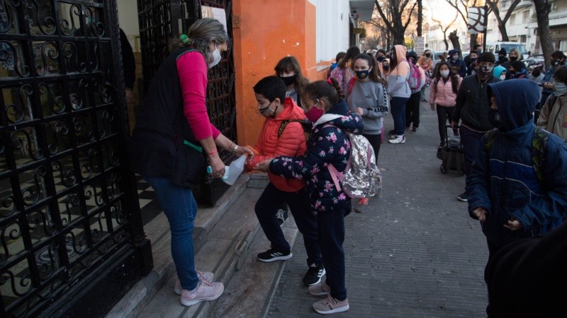 Los chicos y chicas se reencontraban hoy con sus compañeros y compañeras de otras burbujas. 