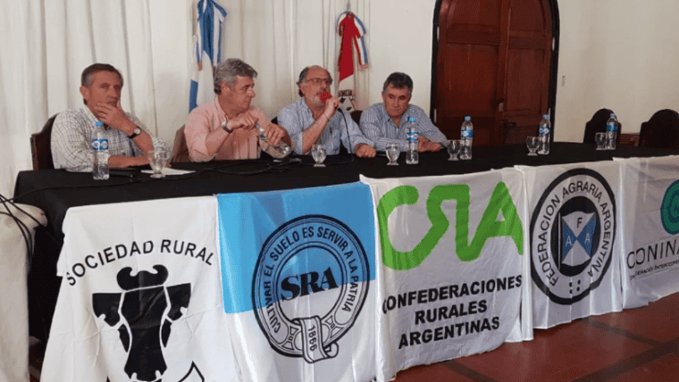  De izq a dcha, Elvio Laucirica (Coninagro), Nicolás Pino (Sociedad Rural), Jorge Chemes (CRA) y Carlos Achetoni (Federación  Agraria)