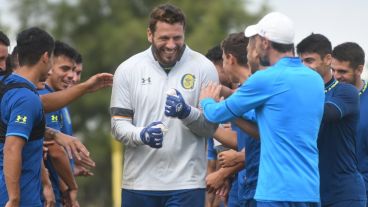 Fatu Broun tuvo que pasar por el emblemático "pasillo" de bienvenida en su vuelta al Canalla.