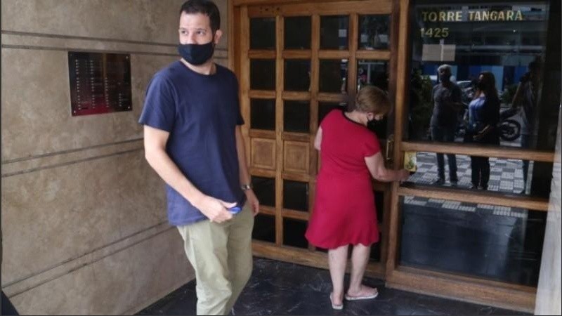 La entradera ocurrió en el tercer piso del edificio céntrico y la víctima fue un jubilado de 90 años.