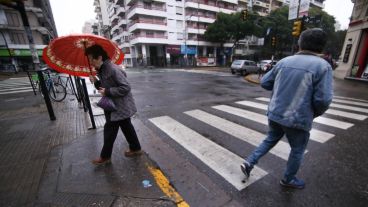 El día estará bajo amenaza constante de precipitaciones.