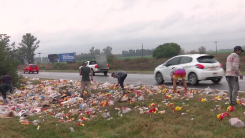 El camión despistó en la autopista Rosario-Santa Fe este miércoles por la tarde.