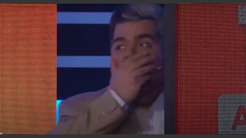 Darío Barassi se escondió detrás de la escenografía