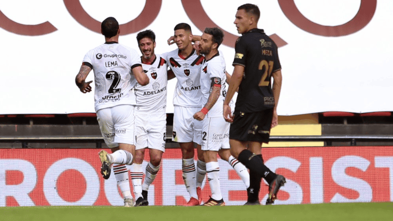 La Lepra celebró el 1 a 0 en cancha del campeón pero al final fue empate.