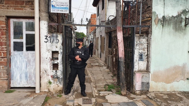 En el lugar, hallaron más de un kilo de cocaína, un kilo de marihuana y balanzas.